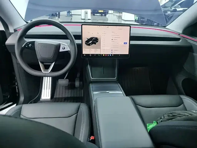 Tesla Model Y — Фото автомобиля 9