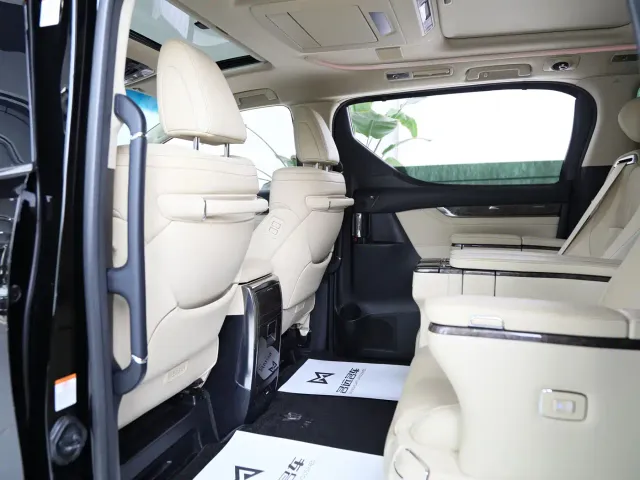Toyota Vellfire — Фото автомобиля 18