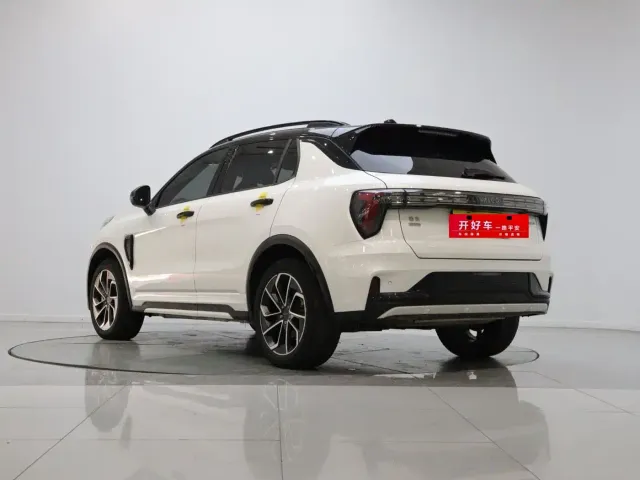 Lynk & Co 01 — Фото автомобиля 6