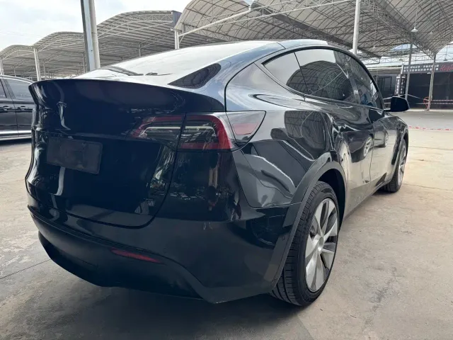 Tesla Model Y — Фото автомобиля 4