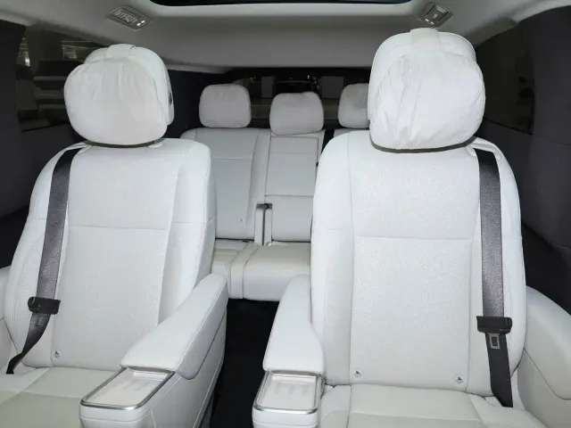 Li Auto MEGA — Фото автомобиля 8