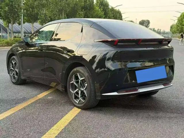 Lynk & Co Z20 — Фото автомобиля 9