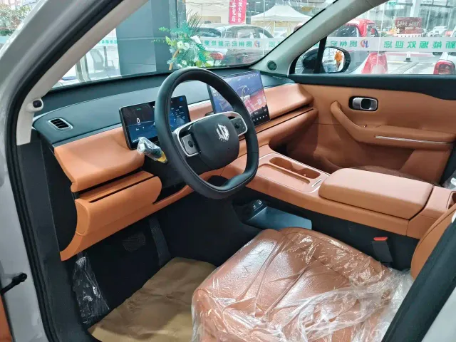 Leapmotor C10 — Фото автомобиля 12