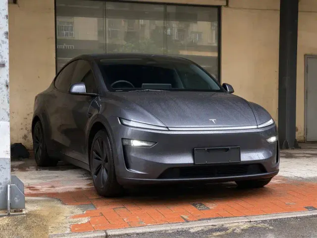 Фотография автомобиля — Tesla Model Y