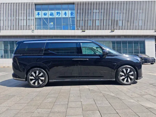 Volvo EM90 — Фото автомобиля 3