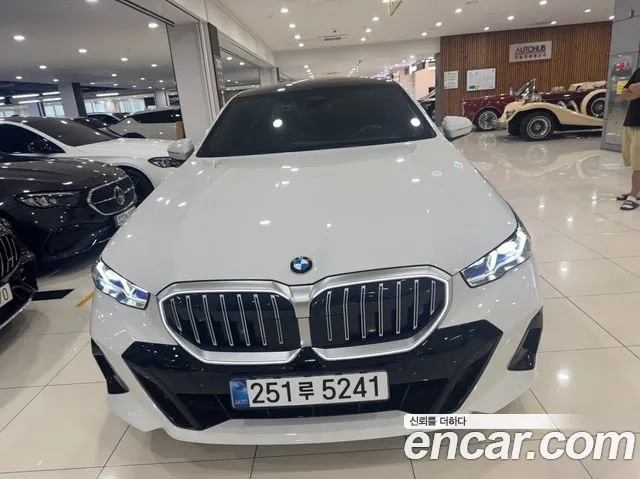 BMW 5 Series G60 — Фото автомобиля 3