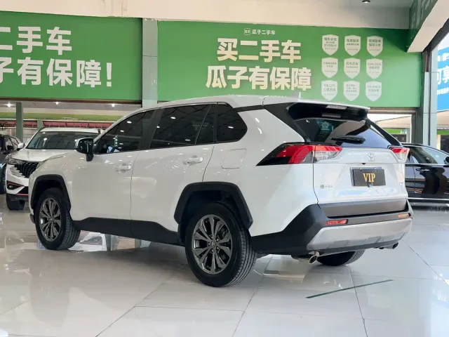 Toyota RAV4 — Фото автомобиля 4
