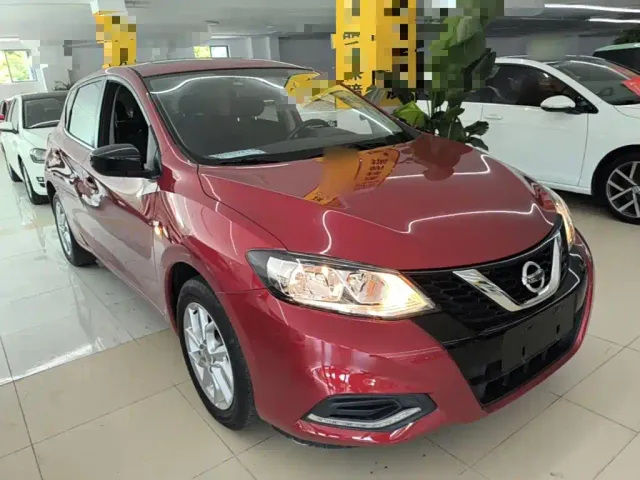 Nissan Tiida — Фото автомобиля 3