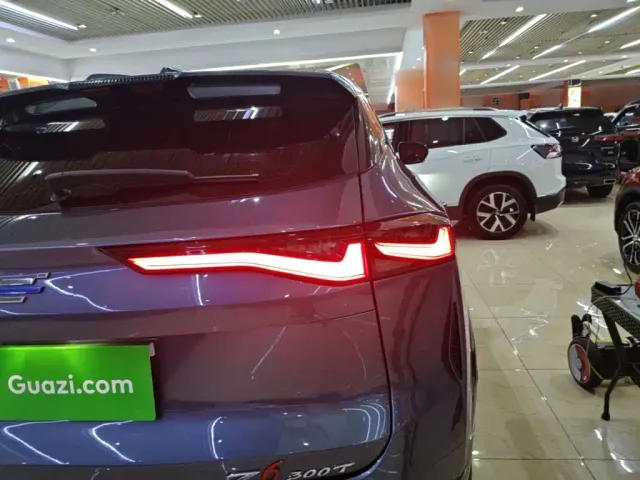 Changan Z6 — Фото автомобиля 7
