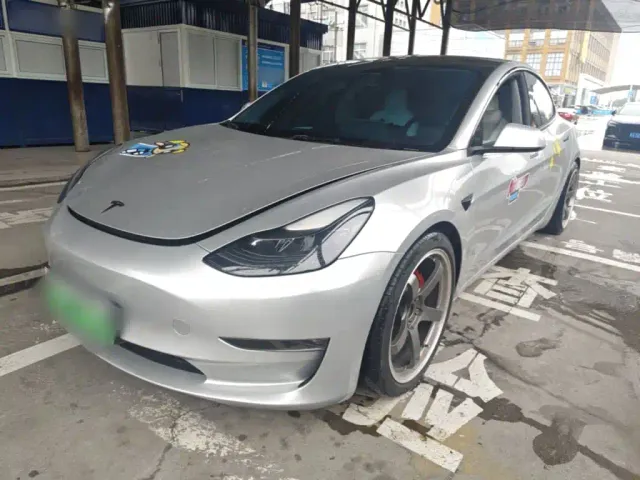 Фотография автомобиля — Tesla Model 3
