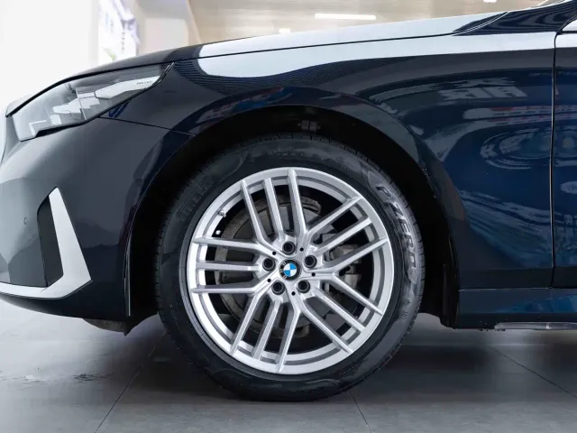 BMW 5 Series — Фото автомобиля 9