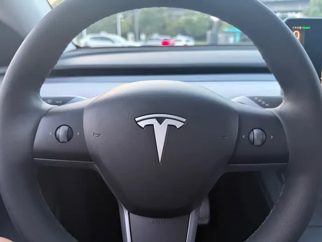 Tesla Model Y — Фото автомобиля 12