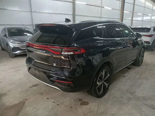 BYD Tang — Фото автомобиля 6