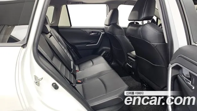 Toyota RAV4 — Фото автомобиля 12