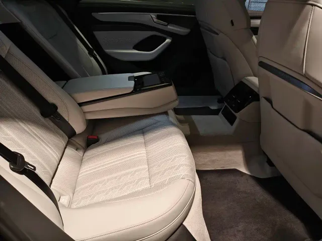 Audi A6L — Фото автомобиля 8