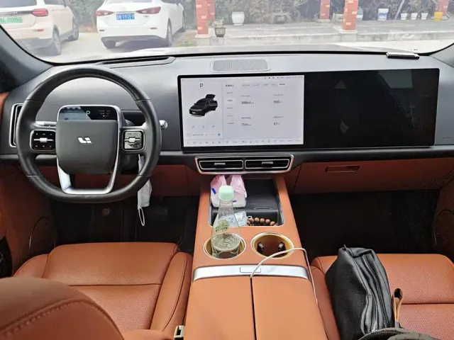 Li Auto L7 — Фото автомобиля 12