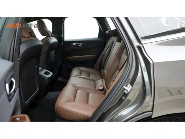 Volvo XC60 — Фото автомобиля 7