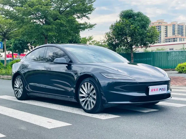 Tesla Model 3 — Фото автомобиля 3
