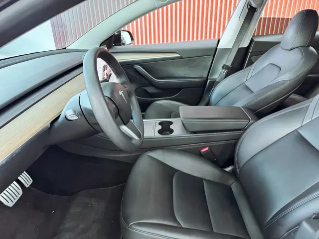 Tesla Model 3 — Фото автомобиля 14