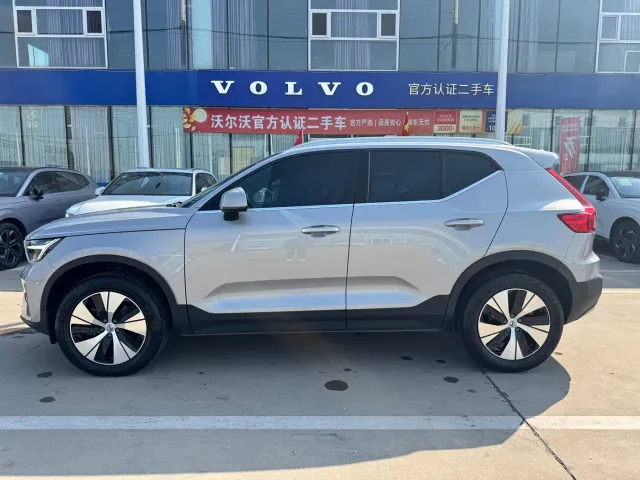 Volvo XC40 — Фото автомобиля 10