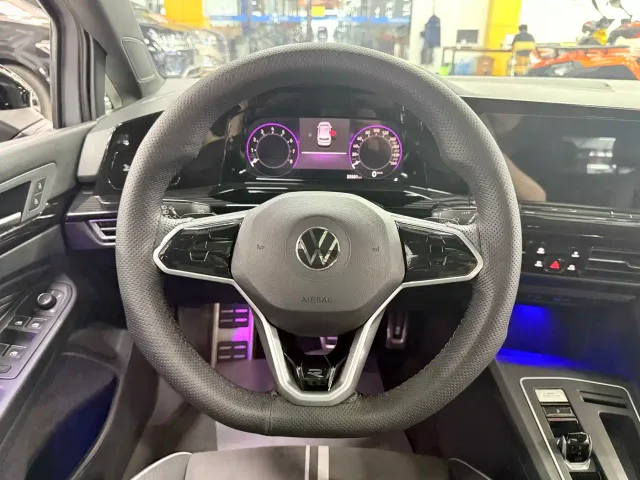 Volkswagen Golf — Фото автомобиля 14