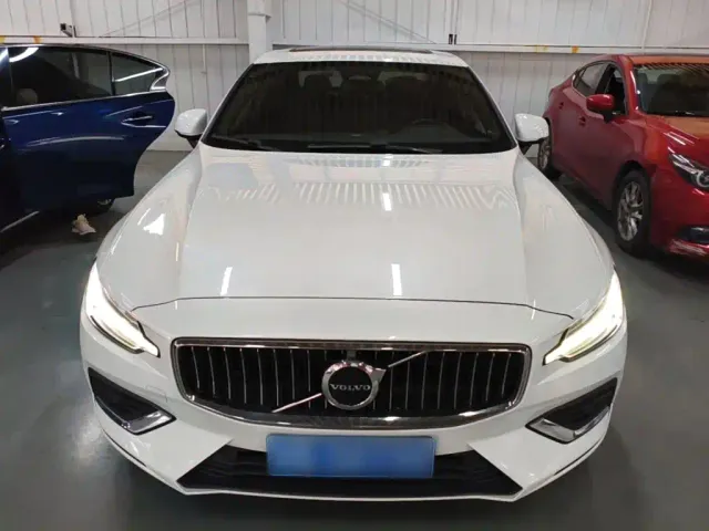 Volvo S60 — Фото автомобиля 2