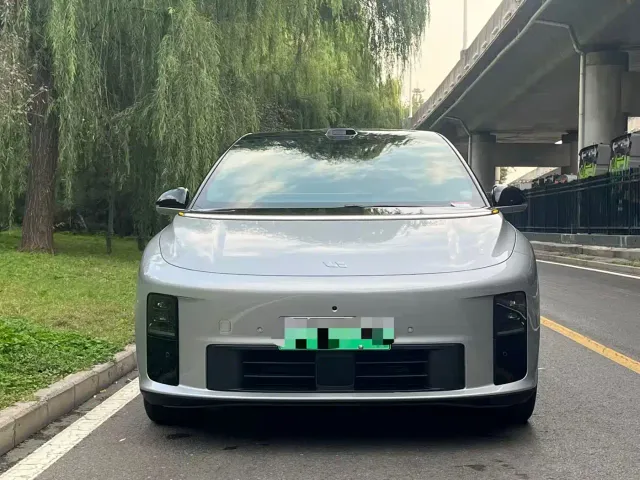 Li Auto i6 — Фото автомобиля 2