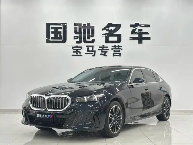 Фотография автомобиля — BMW 5 Series