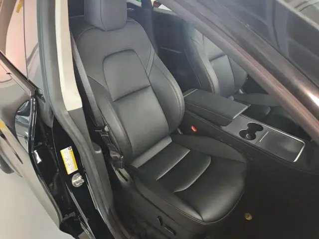 Tesla Model Y — Фото автомобиля 24
