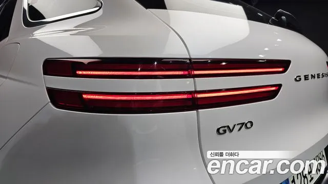 Genesis GV70 — Фото автомобиля 8