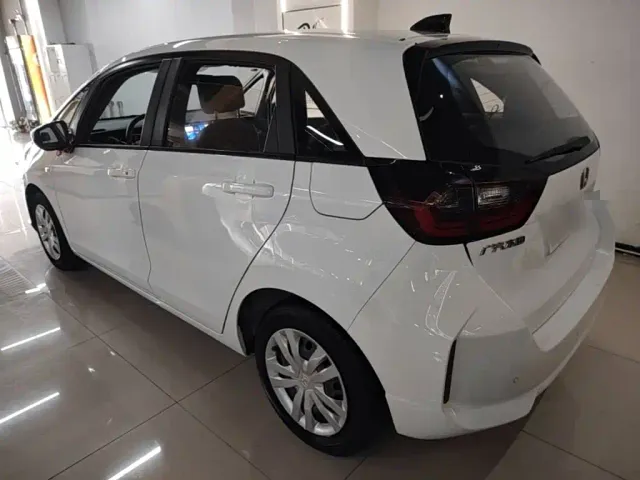 Honda Fit — Фото автомобиля 4