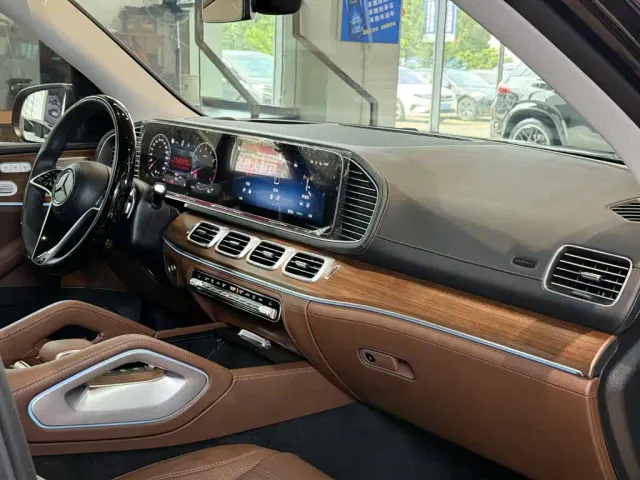 Mercedes-Benz GLS-Class — Фото автомобиля 28