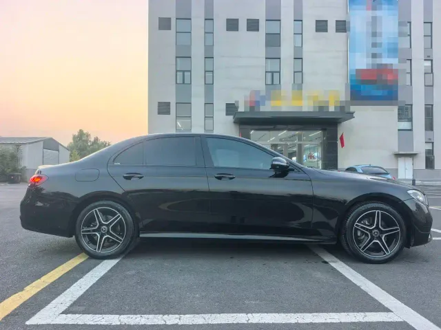Mercedes-Benz E-Class — Фото автомобиля 5