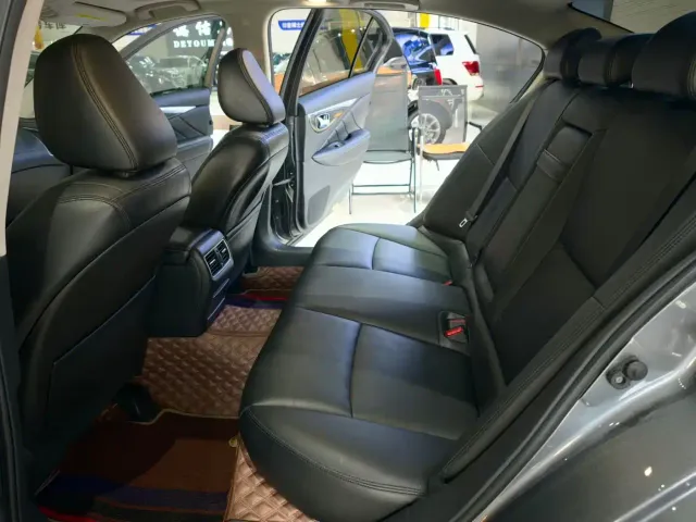 Infiniti Q50L — Фото автомобиля 9