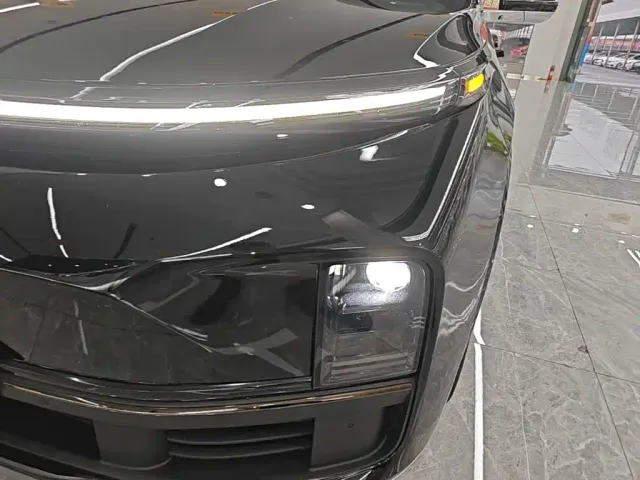 Li Auto L8 — Фото автомобиля 23