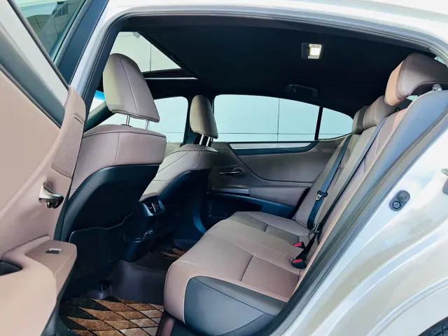 Lexus ES — Фото автомобиля 11