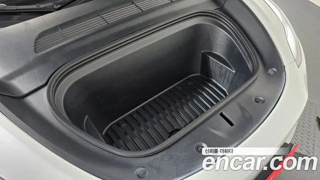 Tesla Model Y — Фото автомобиля 6