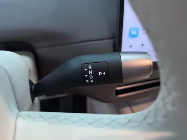 Li Auto Li Auto i6 2025 2WD Base Model — Фото автомобиля 13