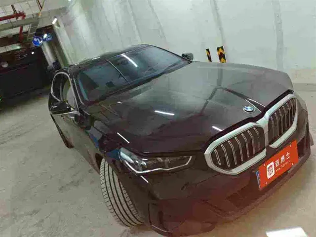 BMW 5 Series — Фото автомобиля 6