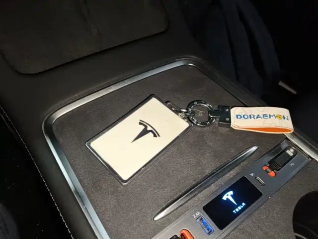 Tesla Model Y — Фото автомобиля 8