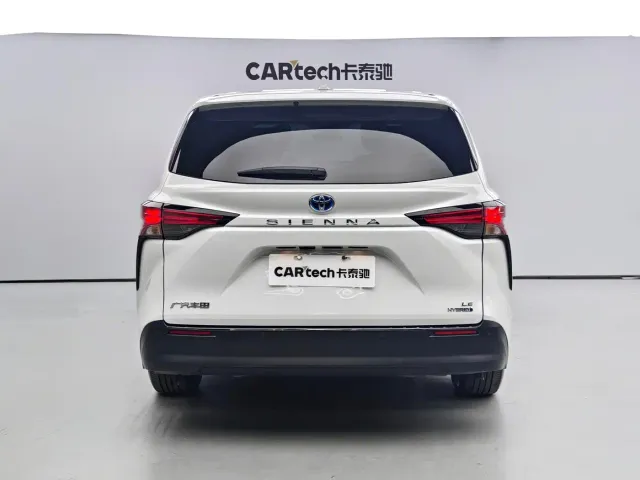 Toyota Sienna — Фото автомобиля 9