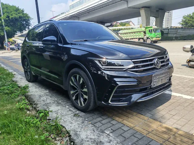 Volkswagen Tiguan L — Фото автомобиля 3