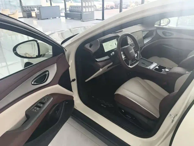 BYD Seal 07 DM-i — Фото автомобиля 15