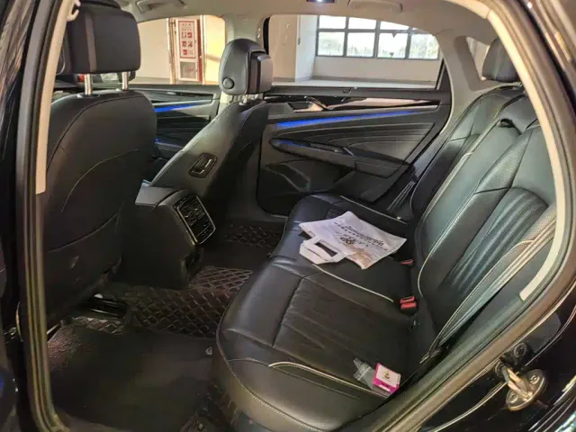 Volkswagen Passat — Фото автомобиля 9