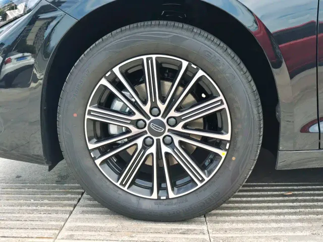 Geely Xingrui — Фото автомобиля 14