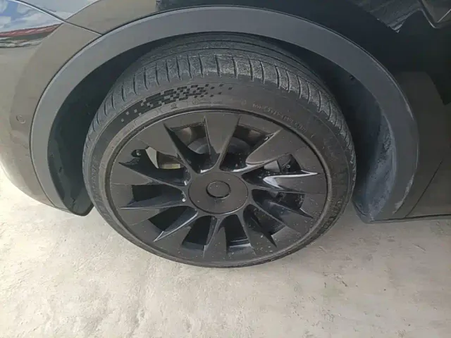 Tesla Model Y — Фото автомобиля 22
