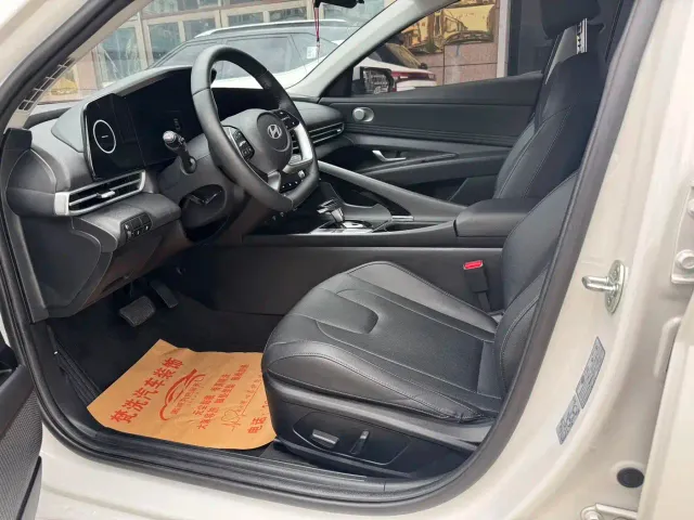 Hyundai Elantra — Фото автомобиля 10