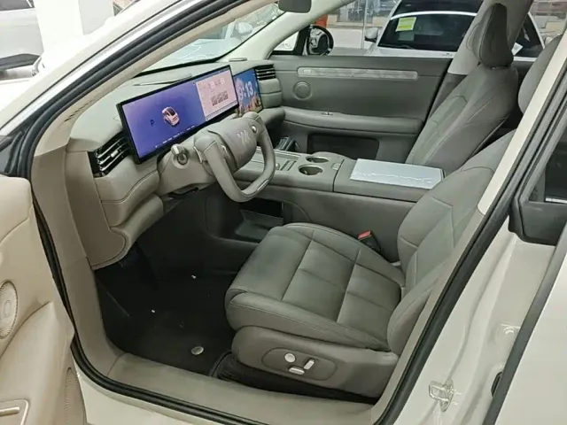 IM Motors LS6 — Фото автомобиля 14
