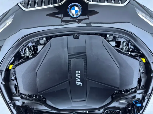 BMW i7 — Фото автомобиля 8
