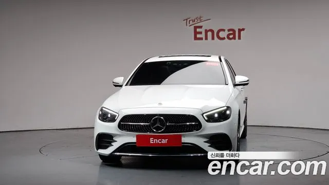 Mercedes-Benz E-Class — Фото автомобиля 2